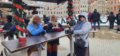 Tour of Warsaw, Poland this morning (Part 2).  Second stop of the city tour was in Old Town Warsaw. Cute area still set 
