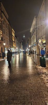 Had to take a stroll after dinner to the Old Town Market Square.  It didn't disappoint...beautiful.