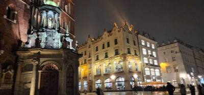 Had to take a stroll after dinner to the Old Town Market Square.  It didn't disappoint...beautiful.