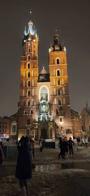 Had to take a stroll after dinner to the Old Town Market Square.  It didn't disappoint...beautiful.