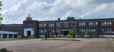 We took a driving tour of spots in Tupelo that were important in Elvis' life.  They are in no particular order but inclu