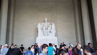Everybody wants to hang out with Abe.  Tons of people here comparatively speaking with the other monuments in the area.