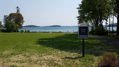 Went to Shore Path down in Bar Harbor this morning before browsing the shopping area of town.  Short relaxed walk, nicel