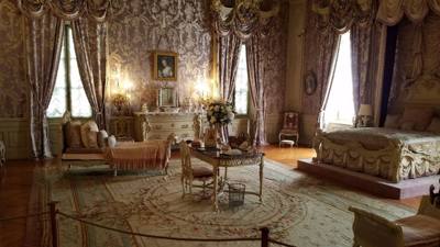 Next up on our mansion extravaganza in Newport was Marble House.  I'll let Julie tell you about it on http://www.getouta