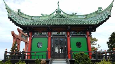 Next up on our mansion extravaganza in Newport was Marble House.  I'll let Julie tell you about it on http://www.getouta