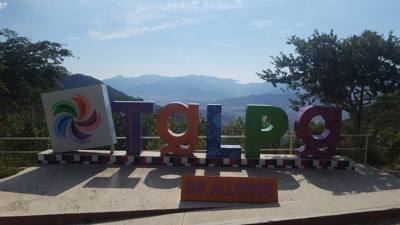On our way to Talpa we stopped at a local camp area and were treated to some delicious foods.  Steak, vegetables, salad,
