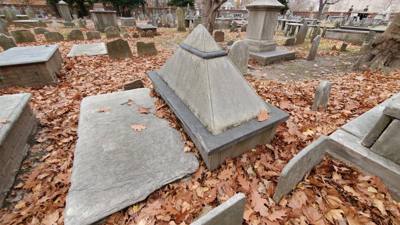 The last stop on the first day of touring Philadelphia, we visited Christ Church and its burial grounds that were establ