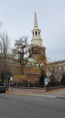 The last stop on the first day of touring Philadelphia, we visited Christ Church and its burial grounds that were establ