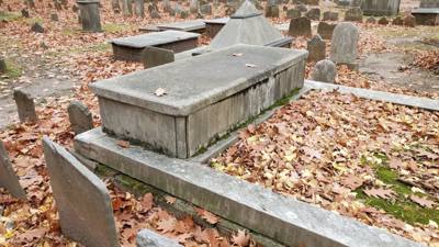 The last stop on the first day of touring Philadelphia, we visited Christ Church and its burial grounds that were establ