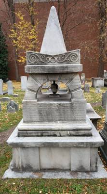 The last stop on the first day of touring Philadelphia, we visited Christ Church and its burial grounds that were establ