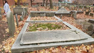 The last stop on the first day of touring Philadelphia, we visited Christ Church and its burial grounds that were establ